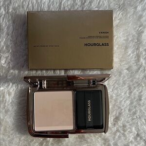 New Hourglass Vanish Airbrush Pressed Powder - Translucent Light